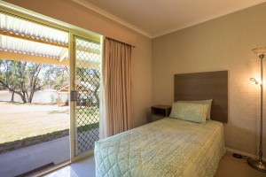 Euston Club Motel Deluxe Room 11 